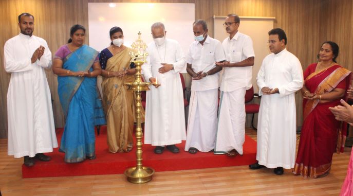 കുടുംബങ്ങളെയും വ്യക്തികളെയും കൂട്ടിയിണക്കി സമഗ്രവികസനത്തിന്റെ പുതിയ പാതകള്‍ തുറക്കുവാന്‍ സ്വാശ്രയസന്നദ്ധ പ്രവര്‍ത്തനം വഴിയൊരുക്കും – മാര്‍ മാത്യു മൂലക്കാട്ട്