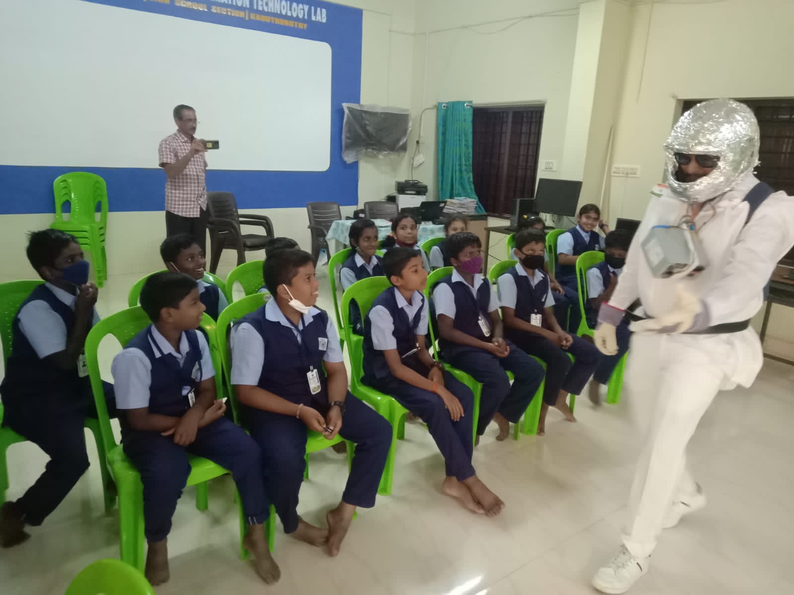 ചാന്ദ്രദിനാഘോഷം കടുത്തുരുത്തി സെന്റ്‌ മൈക്കിൾസ് സ്കൂളിൽ  ആചരിച്ചു.