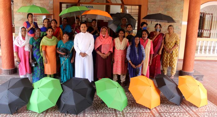 കുട നിര്‍മ്മാണ പരിശീലനം നാലാം ബാച്ച് പരിശീലനം പൂര്‍ത്തിയാക്കി
