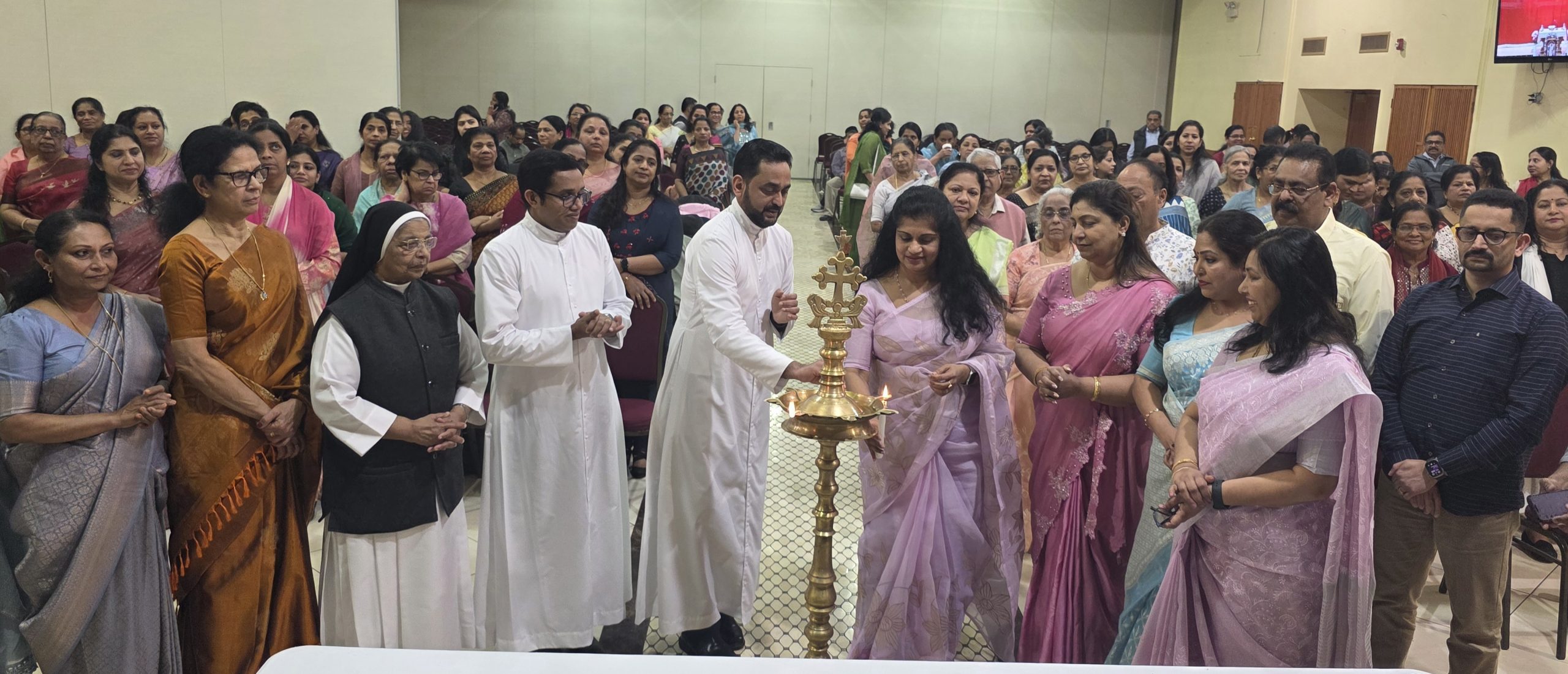 ചിക്കാഗോ സെന്റ് മേരീസ് ക്നാനായ കത്തോലിക്ക ദേവാലയത്തിൽ   വിമൻസ്  മിനിസ്ട്രിയുടെ  പ്രവർത്തനോൽഘാടനവും വനിതാദിനവും ആചരിച്ചു .