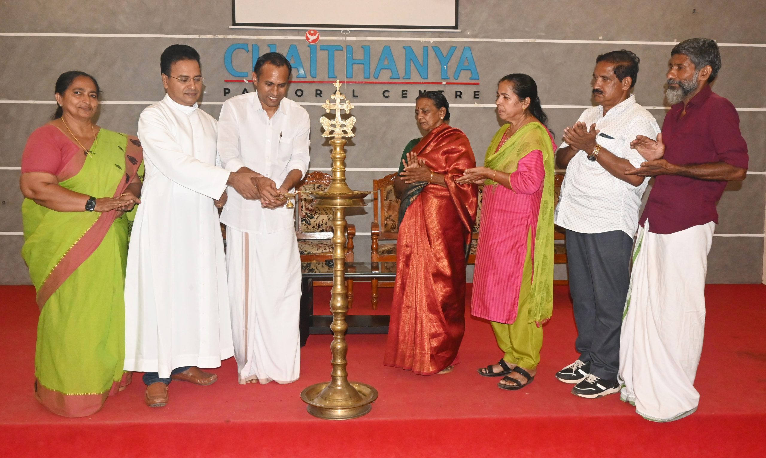 കോട്ടയം സോഷ്യല്‍ സര്‍വ്വീസ് സൊസൈറ്റിയുടെ നേതൃത്വത്തില്‍  കോഴി വളര്‍ത്തല്‍ പദ്ധതി ധനസഹായം വിതരണം ചെയ്തു