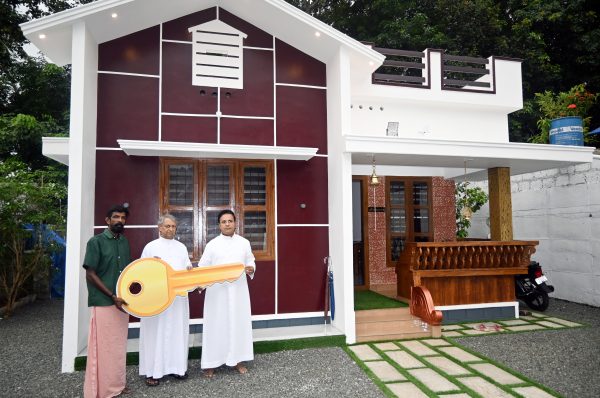 സണ്‍ഷൈന്‍ ഹോം ഭവന നിര്‍മ്മാണ പദ്ധതി – രണ്ട് വീടുകളുടെ താക്കോല്‍ ദാനം നടത്തപ്പെട്ടു